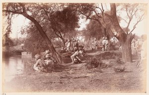 ガイドキャバルリーによるアリプール運河橋の発作、運動のデリーキャンプ、1885 作： Unknown