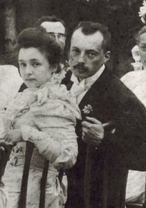 ウラジーミル・ドミトリーヴィチ・ナボコフ（1870-1922）とエレーナ・イワーノヴナ・ルカーヴィシニコヴァ（1876-1939）、匿名。写真 作： Unknown photographer