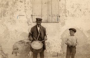 競売人と子供 作： Unknown photographer
