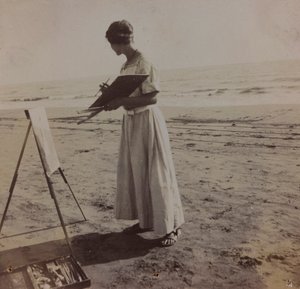 イタリア、フォルテ・デイ・マルミの海岸にいる若い画家 作： 未知の写真家