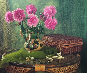  作： UstinaGreen