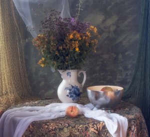 素朴な花の静物画 作： UstinaGreen