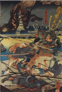 信州小田井合戦の図」と題されたカラー木版画三枚組のうちの一枚で、小田井赤六郎頼貞が城の炎を背景に三人を槍で突く様子が描かれている。日本、江戸、歌川国芳作