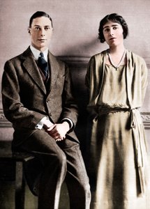 「婚約発表時のレディ・エリザベス・ボウズ・リヨンとヨーク公」、1923年 作： Vandyk
