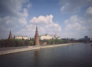 モスクワ川の大クレムリン宮殿、1767-1775 作： Vasili Ivanovich Bazhenov