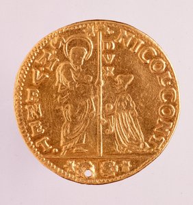 ヴェネツィア共和国の金貨（ゼッキーノまたはシークイン）：ドージェのニコロ・コンタリーニの時代（1630-1631年）。直径3.4cm ローマ、イタリア国立博物館