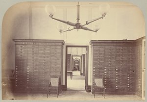 Pl。 VII. 屋根裏物語: 仕事部屋 作： Victor Prevost, Gaston L. Feuardent and Co., New York