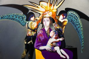 王冠を戴いた母と子
