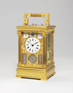 フランスの真ちゅう製グランデソネリ8日間のキャリッジクロック、フルカレンダー、ムーンフェイズ、気圧計、温度計、1880年頃 作： Victorien Boseet