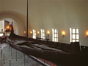 次のアーティストによるアート作品 Viking
