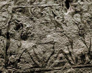 死者がオーディンの馬に乗っている ヴァイキングの葬儀用石材の細部 紀元7～8世紀 作： Viking