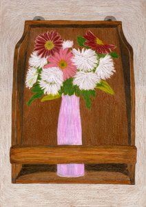 木製の棚の上の花