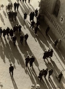 混雑した通りの航空写真、1938年頃（モノクロ写真） 作： ヴィンチェンツォ・バロッキ