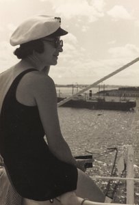 アルバム「At the Edge of Oceania 28th July to 10th August 1935」より、客船「オセアニア号」でのカップル。