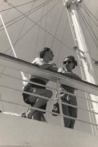 アルバム「At the Edge of Oceania 28th July to 10th August 1935」より、客船「オセアニア」の乗客たち。 作： ヴィンチェンツォ・バロッキ