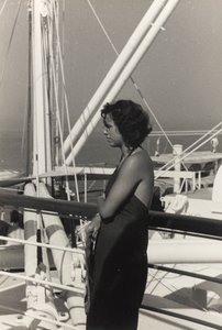 アルバム「At the Edge of Oceania 28th July to 10th August 1935」より、客船「Oceania」船上の女性。