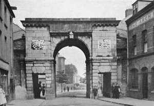 ロンドンデリーのビショップ・ゲート、1924-1926年 作： WA Green