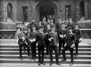 ロンドン塔の第1サフォーク連隊の役員、1895年1896年。 作： W. W. Rouch