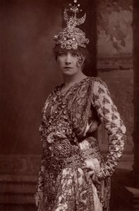 "サラ・ベルナール（1844-1923）"ことアンリエット・ロジーヌ・ベルナール（ウッドベリー・タイプ） 作： W. and D. (after) Downey