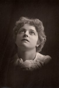 「オルガ・ブランドン（1865年生） オーストラリア生まれの女優。(ウッドベリータイプ)