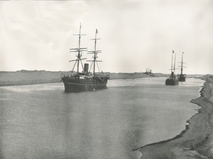 1895年、エジプトのカンタラ州、スエズ運河の船。 作： W and S Ltd