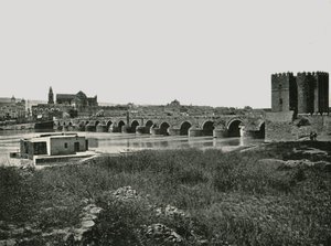 ローマ橋、スペイン、コルドバ、1895年。