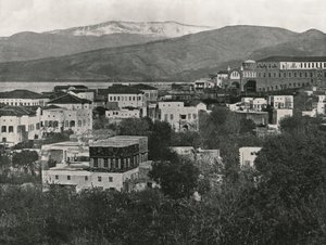 1895年、ベイルートのレバノン山と街の眺め。