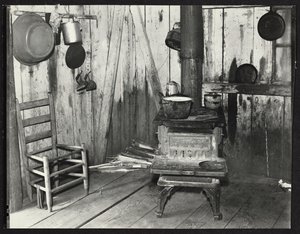 アラバマ州マウンドヴィル近郊のテナント・ファーマーズ・キッチン 作： Walker Evans