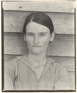 アラバマ州ヘール郡、綿花小作人の妻、アリー・メイ・バロウズ 作： Walker Evans