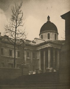 トラファルガー広場のテラス階段にある国立美術館、c1935。 作： Walter Benington