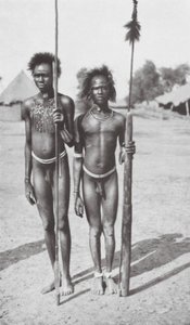 ナイル上流のステップの住人たち（モノクロ写真）