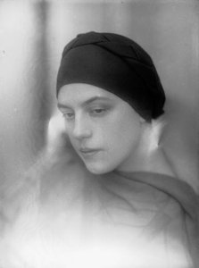 アニタ・ピットーニの肖像、1933年頃（モノクロ写真）