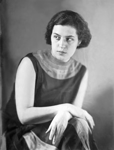 アニタ・ピットーニの肖像、1933年頃（モノクロ写真）