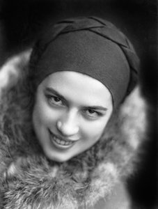 アニタ・ピットーニの肖像、1940年頃（モノクロ写真）