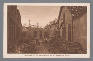 Borculo -- 1925 年 8 月 10 日のサイクロンの後 作： Weenenk and Snel