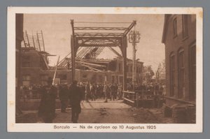 Borculo -- 1925 年 8 月 10 日のサイクロンの後 作： Weenenk and Snel