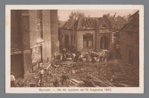 Borculo -- 1925 年 8 月 10 日のサイクロンの後 作： Weenenk and Snel