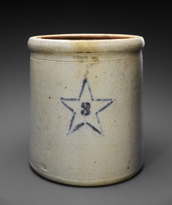 スリーガロン壷、c。 1909-1915（ステンシルコバルトを使用したブリストル釉石器） 作： Weller and Wagner Co. Newton