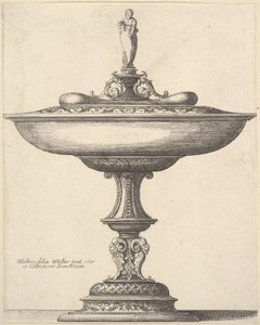 装飾用の茎が付いた幅の広いカップ、1646年。