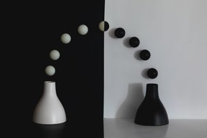  作： 