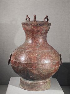 劉商の墓から出土した容器（青銅に金銀の象嵌を施したもの 作： Western Han Dynasty Chinese School