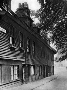 1926-1927年、ロンドンのコリングウッド・ストリートにある古い木造の家。