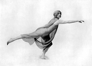 「ギリシャ風の裸足で踊る」、c1913 作： White Studios