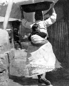 赤ちゃんを背負った韓国人女性、1936年。 作： Wide World Photos