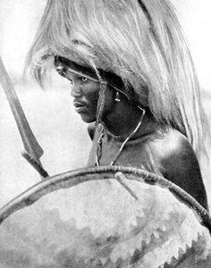マサイ族の戦士（アフリカ、1936年 作： Wide World Photos