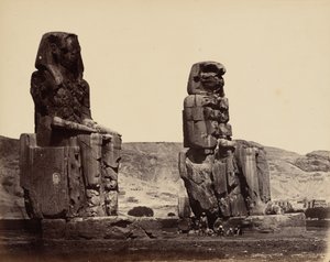 テーベのメムノンの巨像、1859年頃（写真）。