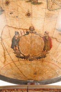 図書館の地球儀の大規模なペア、地上1645 - 48、1630年以降の天体 作： Willem Blaeu