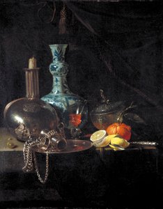 巡礼者のフラスコ、燭台、磁器の花瓶、果物のある静物画」 17世紀 作： Willem Kalf