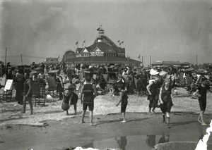 ビーチシーン、コニーアイランド、1910〜21年頃 作： William Davis Hassler