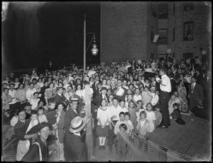 1914年7月24日、ニューヨーク市、Evangelistic Societyミーティング、East 79th Street and Avenue A、ニューヨーク市